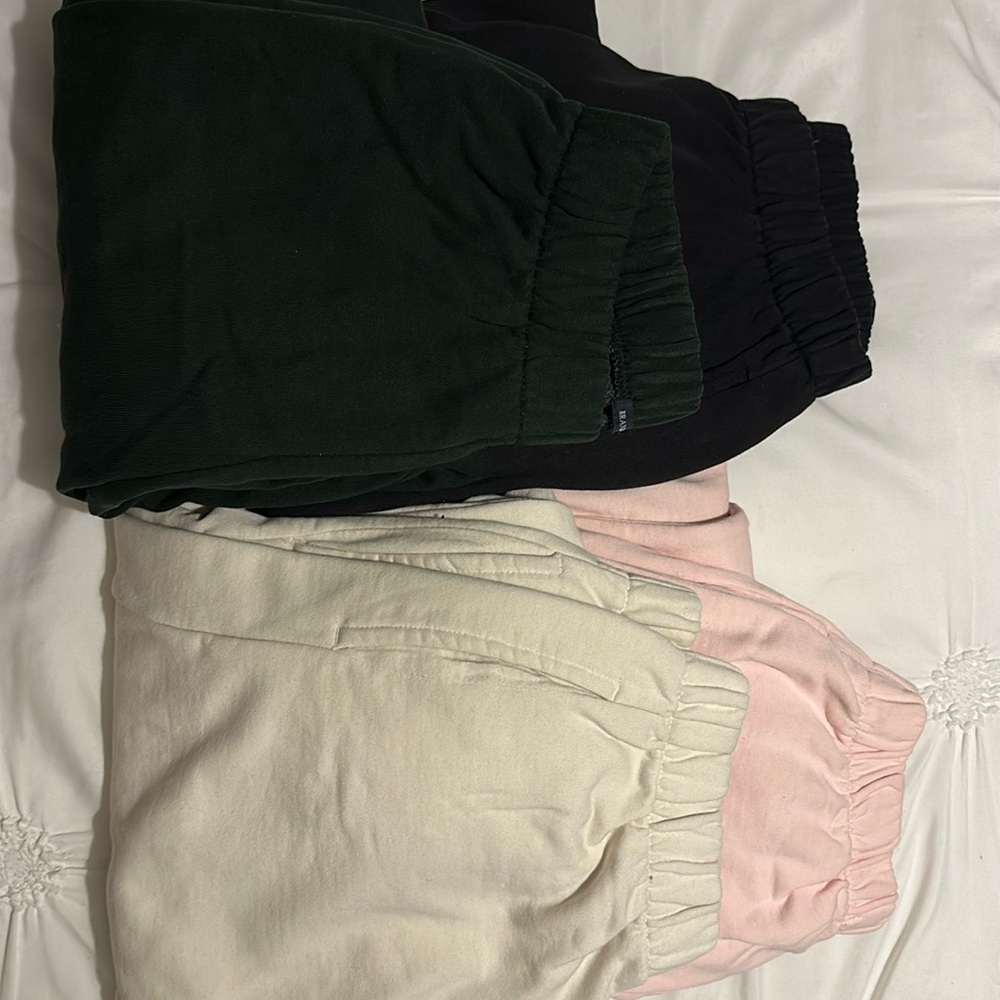 4 Brandy Melville sweatpants - Picture 1 of 5